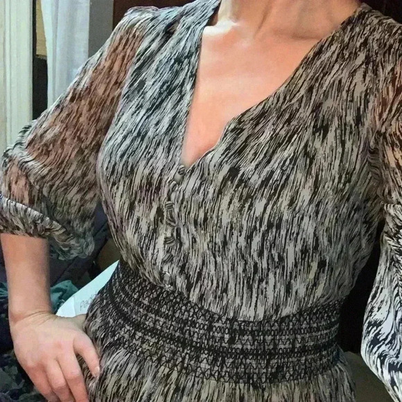 Beautiful blouse! - Picture 2 of 8